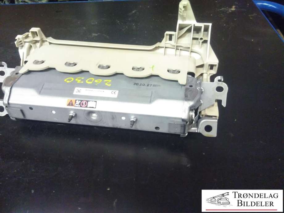 Airbag kne til Toyota Camry 2019-->>  (TG13D04001|0589-PI-000739|8B0W67120M4H)