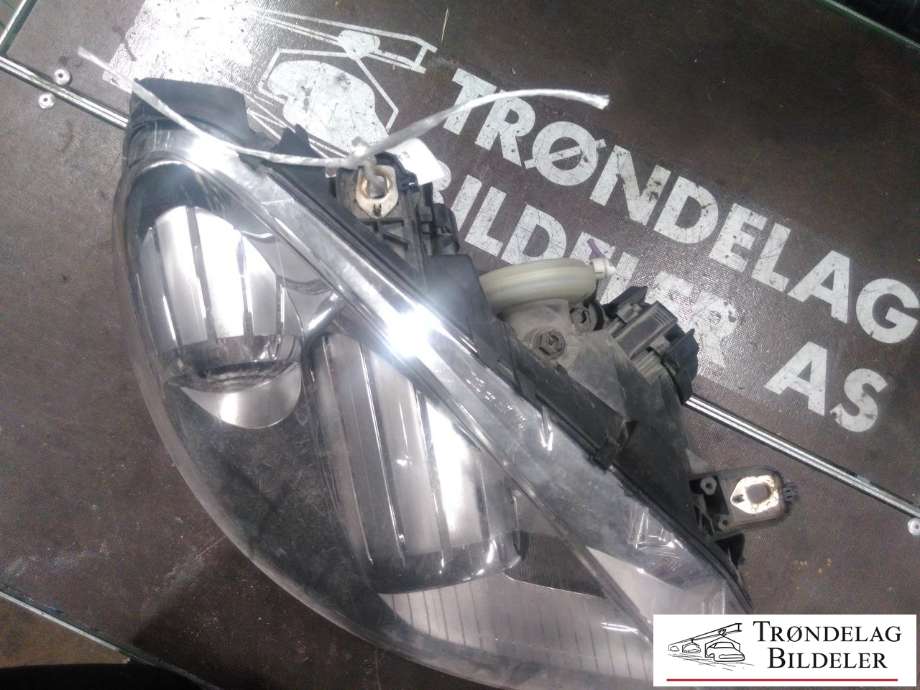Frontlykt høyre halogen til Mercedes B-Klasse 2005-2008 (Fase 1) (W245) (W245) (0301220202|A1698201861|)