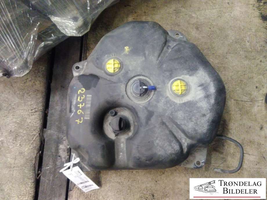 AdBlue tank til Mercedes E-Klasse, 2013-2016 (Fase 2) (W212) (W212) (A 212 470 48 02)
