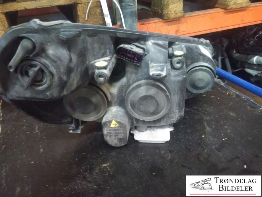 Frontlykt venstre xenon til Ford S-Max 2010-2015 (Type I, Fase 2)  (HELLA|6M21-13D155-AK|1ZS 009 250-41|)