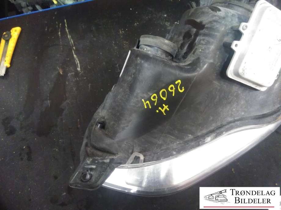 Frontlykt høyre xenon til Ford S-Max 2010-2015 (Type I, Fase 2)  (HELLA|6M21-13D154-AK|1ZS 009 250-42|)