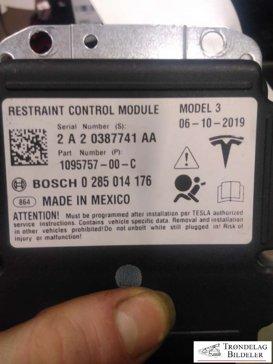 Styreenhet airbag hovedsensor til Tesla Model 3 2018-2023 (Fase 1)  (BOSCH|1095757-00-C|2A20387741A|028514176)