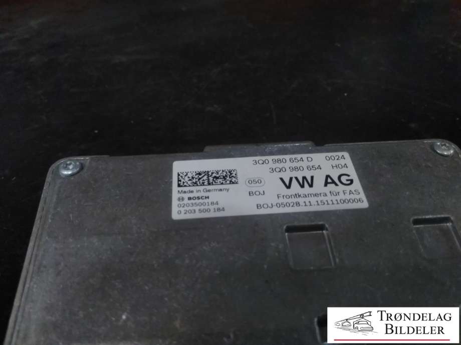 Parkeringskamera foran til Škoda Superb 2015-->> (Type III)  (VW AG|3Q0 980 654 D|)