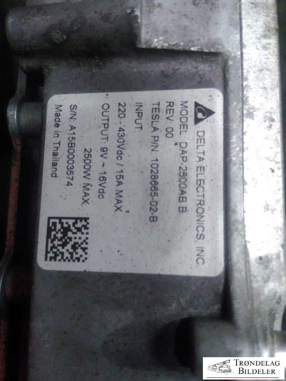 DCDC converter elbil til Mercedes B-Klasse, electric drive 2014-2018 (W242) (W242) (DELTA ELECTRONICS|DAP-2500ABB|1028665-02-B|A15B0003574)