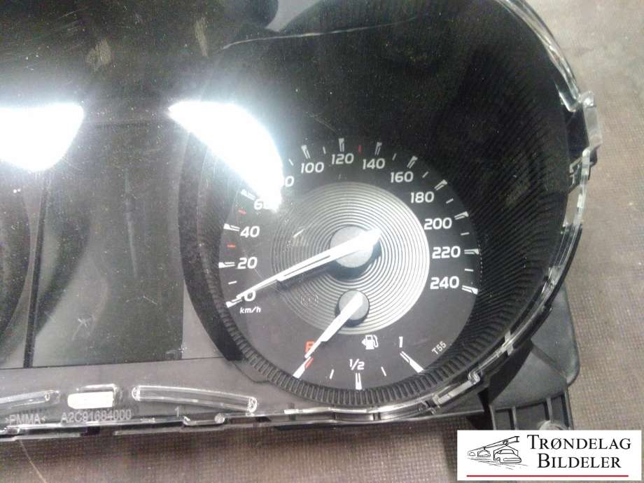 Instrumentpanel til Toyota Avensis 2015-2019 (Type III, Fase 2)  