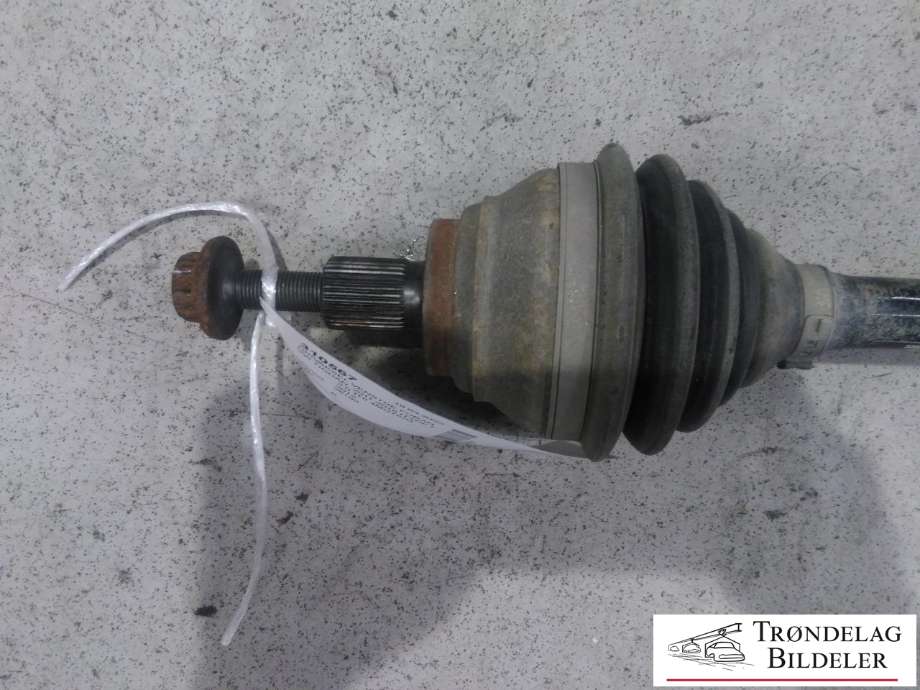 Drivaksel venstre foran, diesel/automat til VW Tiguan 2011-2016 (Type I, Fase 2) (5N0407763J|63JM|)