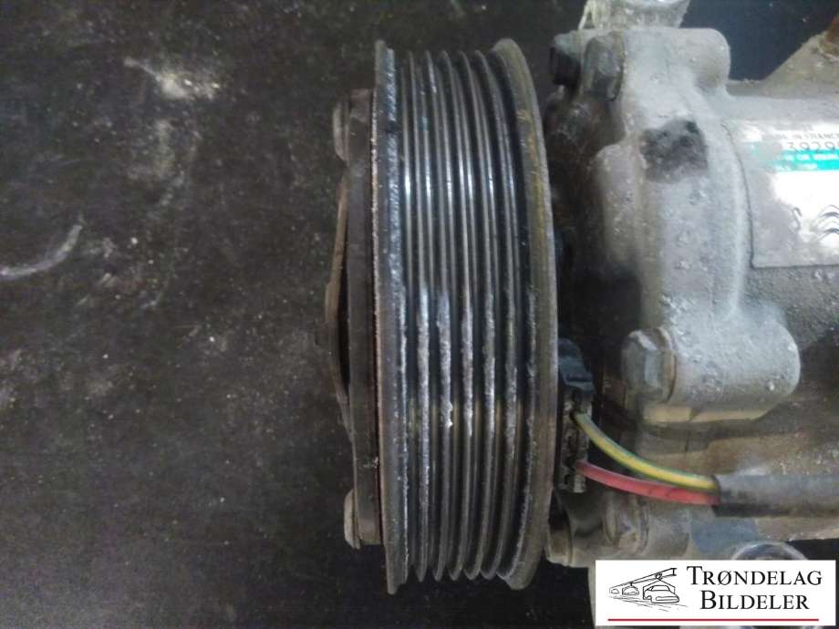 Aircondition kompressor til Peugeot 2008 2013-2019 (Type I) (SANDEN|1607424980|1671553680|6453QJ|6453QK|6453QX|6453WK|6453WL|6453ZX|6453ZZ|6455ZZ|648701|648708|648709|9651910980|9656875880|9659875780|9670318880|9678038980|9678656080|9684960280|9819711680|9822826880|9824284580|1617992780|6453ZY|890743|ACP469)