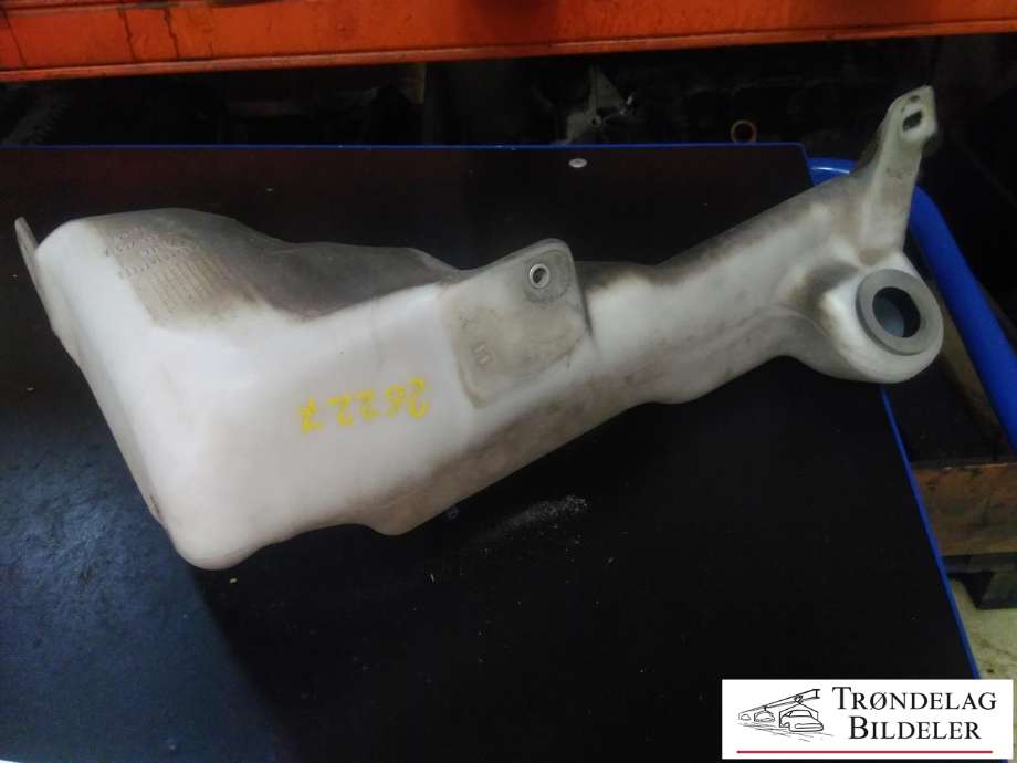 Spylertank foran til VW Amarok 2010-2016 (Type I, Fase 1)  (VW AG|2H0 955 453 A|)