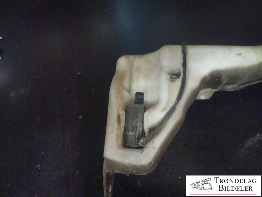 Spylertank foran til VW Amarok 2010-2016 (Type I, Fase 1)  (VW AG|2H0 955 453 A|)