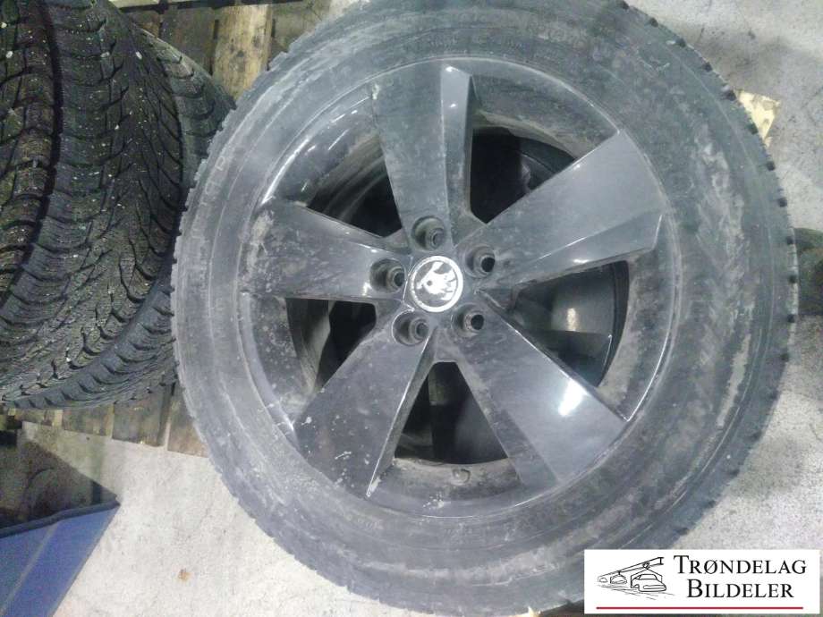 Hjulsett aluminium vinter til Škoda Scala 2019-->> (NOKIAN TYRES|195/60R16 5X100 6J16 ET35 CB57.1MM|PROD: 01-19|MØNSTERDYBDE: 5-6MM)