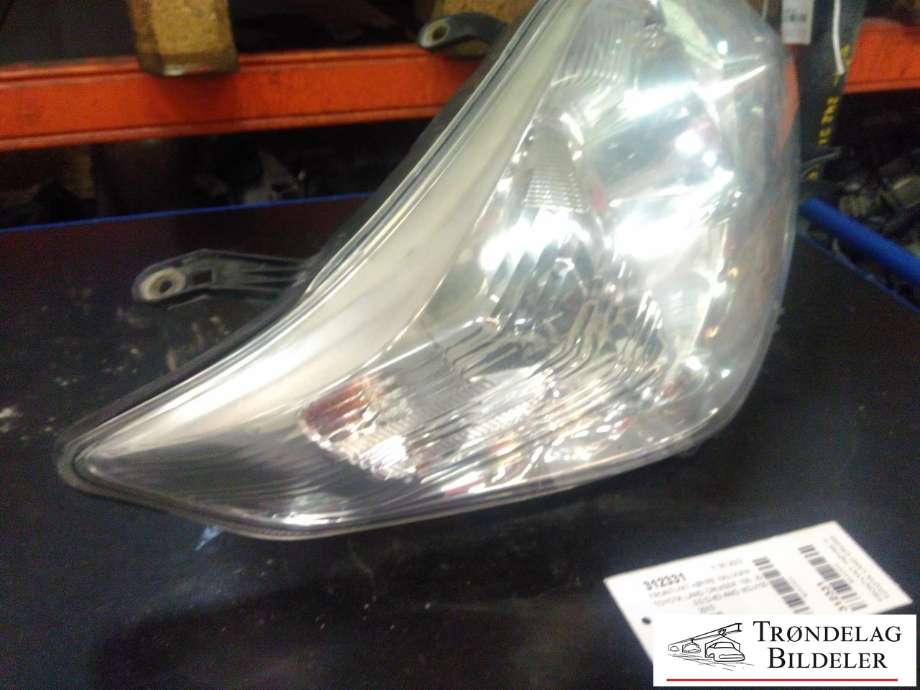 Frontlykt høyre halogen til Toyota Land Cruiser 150 2010-2013 (Fase 1)  (81130-60E40|)