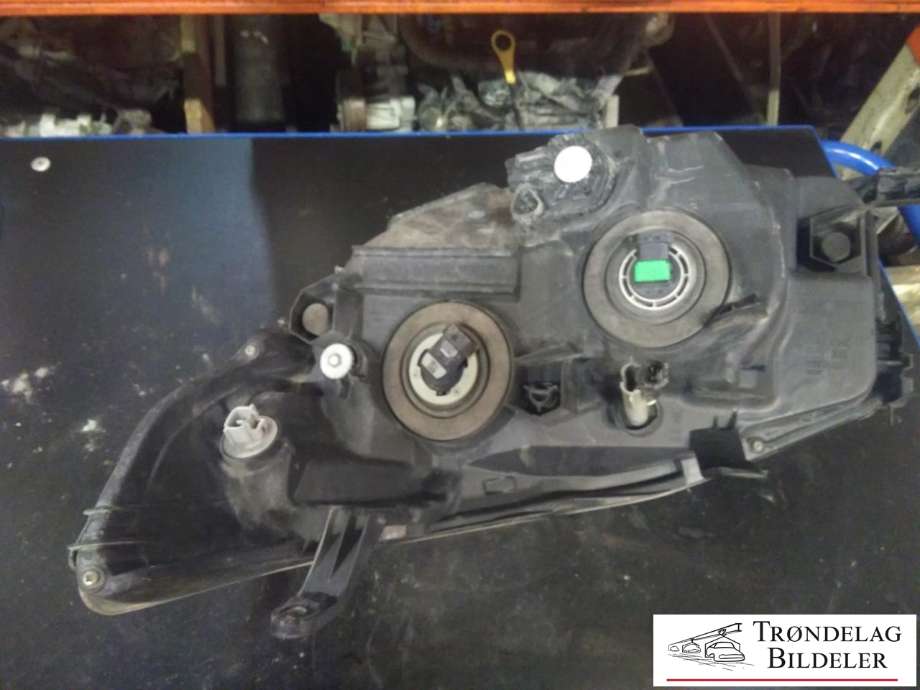 Frontlykt høyre halogen til Toyota Land Cruiser 150 2010-2013 (Fase 1)  (81130-60E40|)