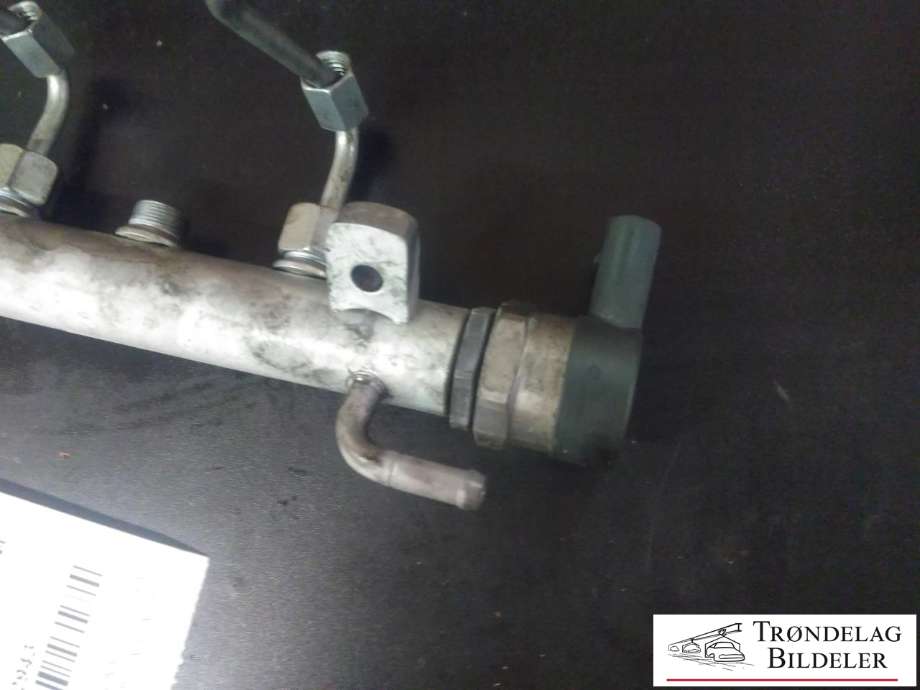 Dyseskinne (fuelrail) til Mercedes A-Klasse 2005-2012 (W169) (W169) (A 640 070 23 95/002|)