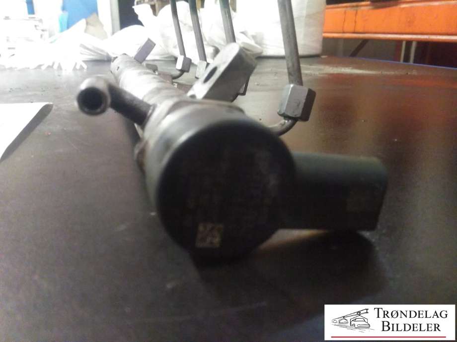 Dyseskinne (fuelrail) til Mercedes A-Klasse 2005-2012 (W169) (W169) (A 640 070 23 95/002|)