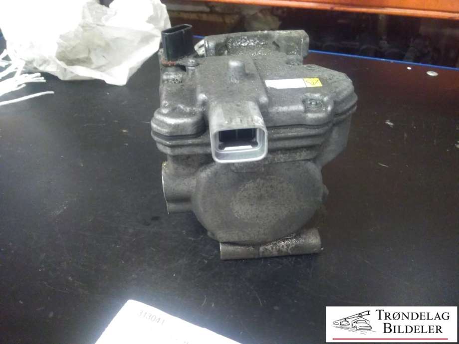 Aircondition kompressor hybrid til Toyota Auris 2015-2019 (Type II, Fase 2) (DENSO|88370-47033|042200-1330|88370-47030|88370-47031|88370-47032|51-0895|ACP994|042200-0420)