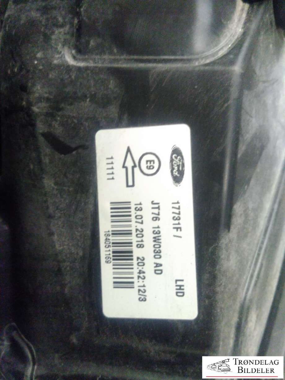 Frontlykt venstre halogen til Ford Transit Courier 2014-2018 (Type I, Fase 1) (JT76-13W030-AD|2263644|)