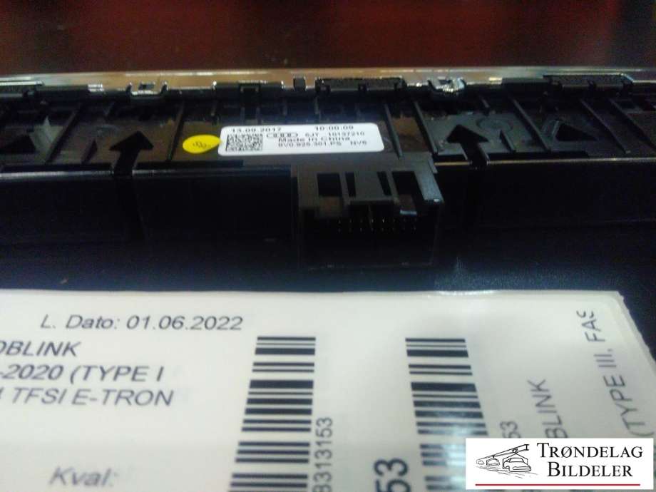 Bryter nødblink til Audi A3 2016-2020 (Type III, Fase 2)  (5JT 10137210|8V0 925 301 PS|)