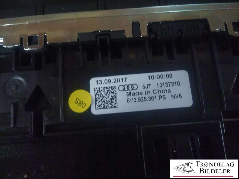 Bryter nødblink til Audi A3 2016-2020 (Type III, Fase 2)  (5JT 10137210|8V0 925 301 PS|)