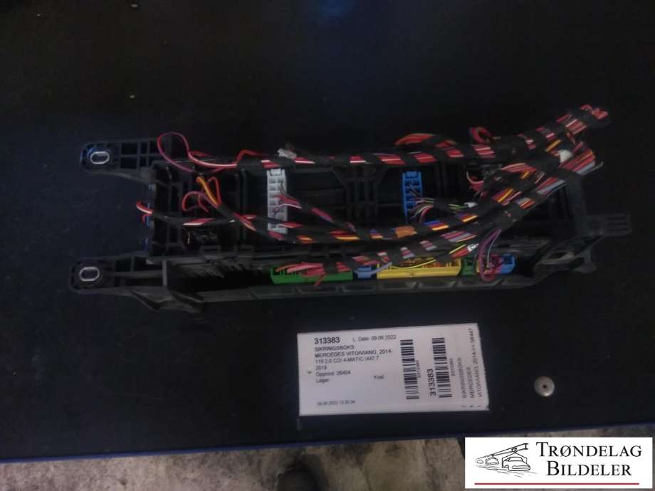 Sikringsboks til Mercedes Vito, 2014-->> (W447) (W447) (A 447 540 14 40)