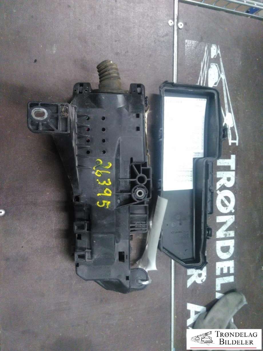 Sikringsboks motorrom til Volvo XC90 2002-2006 (Type I, Fase 1)  (1022075|188561278|)