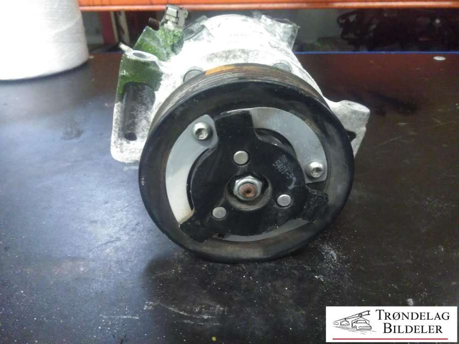 Aircondition kompressor til Škoda Octavia 2013-2016 (Type III, Fase 1) (SANDEN|5Q0820803F|5Q0820803K|890632|5Q0820803D|5Q0820803J|5Q0820803G|1K0820803A|1K0820803B|1K0820803H|1K0820803K|1K0 820 859 S|1K0820803M|5Q0820803M|5Q0 820 803 C|1K0820803J|1K0820803N|1K0820803P|1K0820803Q|1K0820803S|5K0820803|5K0820803A|5K0820803B|5K0820803C|5K0820803D|5K0820803E|5K0820803F|5K0820803G|5K0820803H|5K0820803J|5K0820803K|5N0820803|5N0820803A/B|5N0820803C|5N0820803D|5N0820803H)
