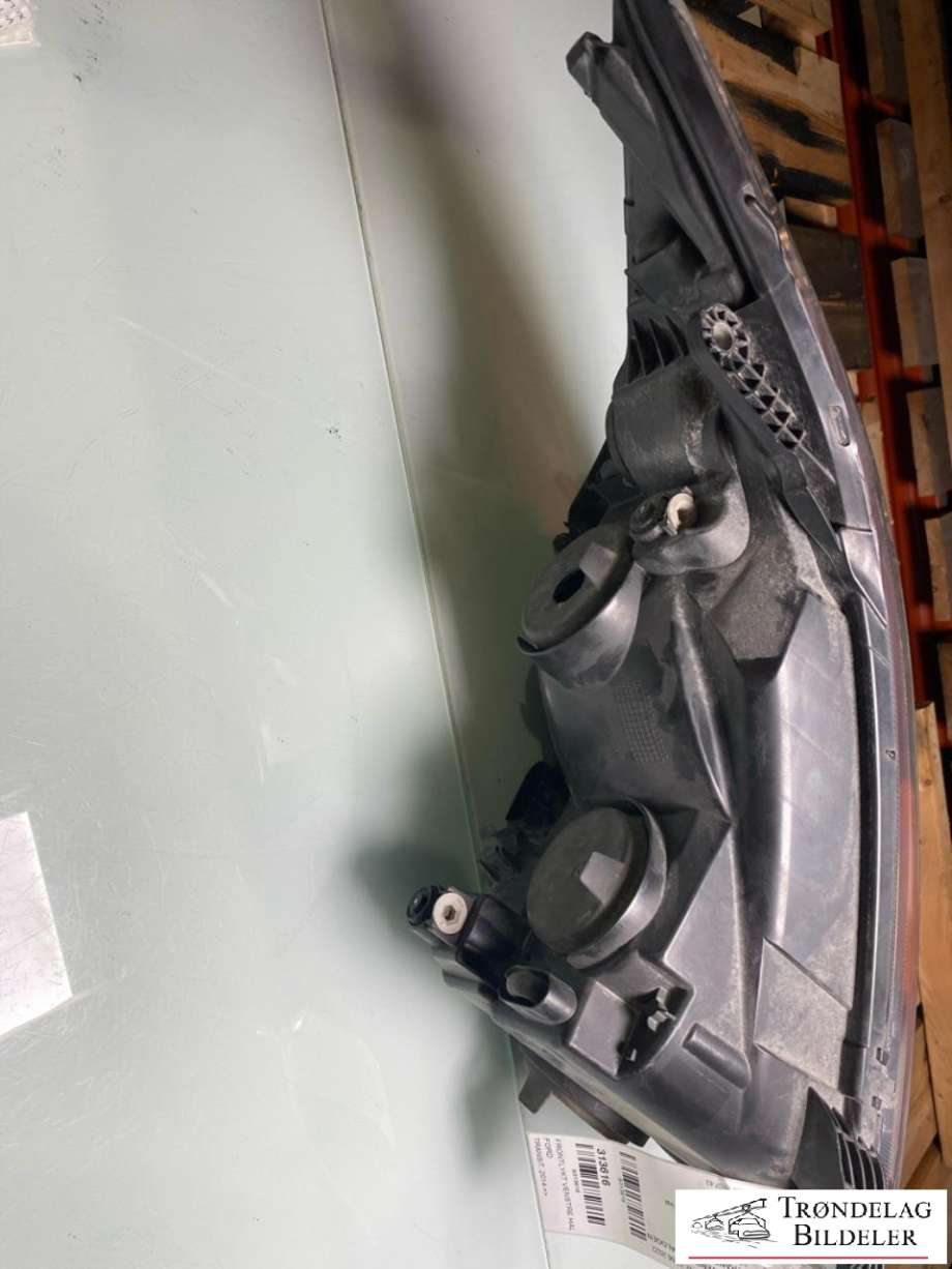 Frontlykt venstre halogen til Ford Transit 2014-->>  (2639546|BK31-13D153-BH|)