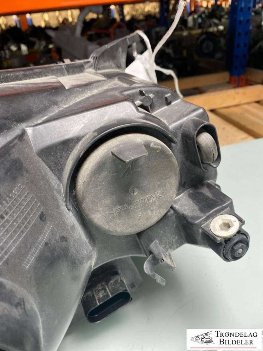 Frontlykt venstre halogen til Ford Transit 2014-->>  (2639546|BK31-13D153-BH|)