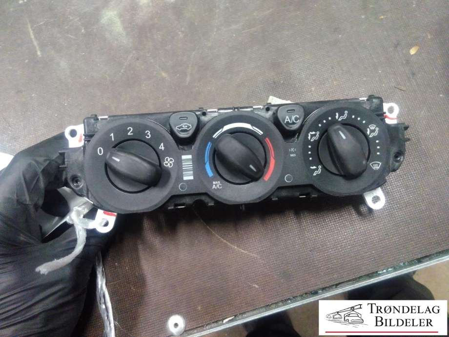 Varmeapparat betjening til Ford Transit, 2014-->>  (FORD|BK2T-19980-DG)