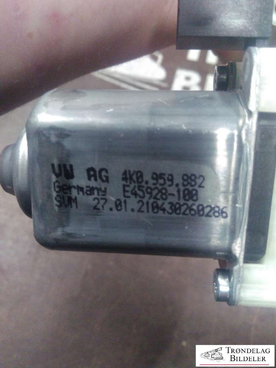 Ruteheis, kun motor, venstre bak til VW ID.4 2020-->>  (4K0959882|E45928-100|)