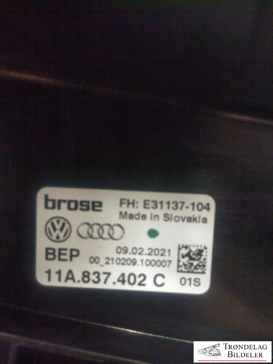 Ruteheis høyre foran til VW ID.4 2020-->>  (BROSE|11A837402C|E31137-104|)