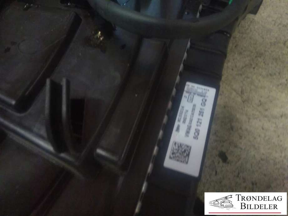 Radiatorpakke til VW T-Roc 2017-->> (VW AG|5Q0 121 203 DR|5Q0 121 251 HS|)