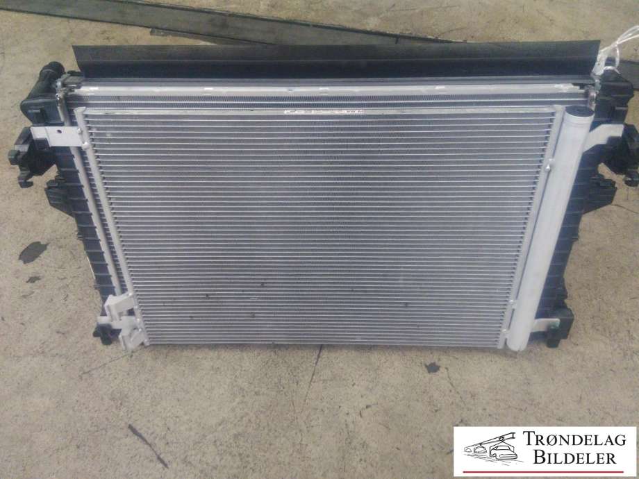 Radiatorpakke til VW T-Roc 2017-->> (VW AG|5Q0 121 203 DR|5Q0 121 251 HS|)