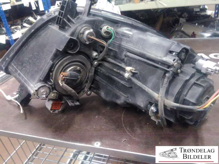 Frontlykt venstre halogen til Mitsubishi i-MiEV 2010-->>  (8301B309|)