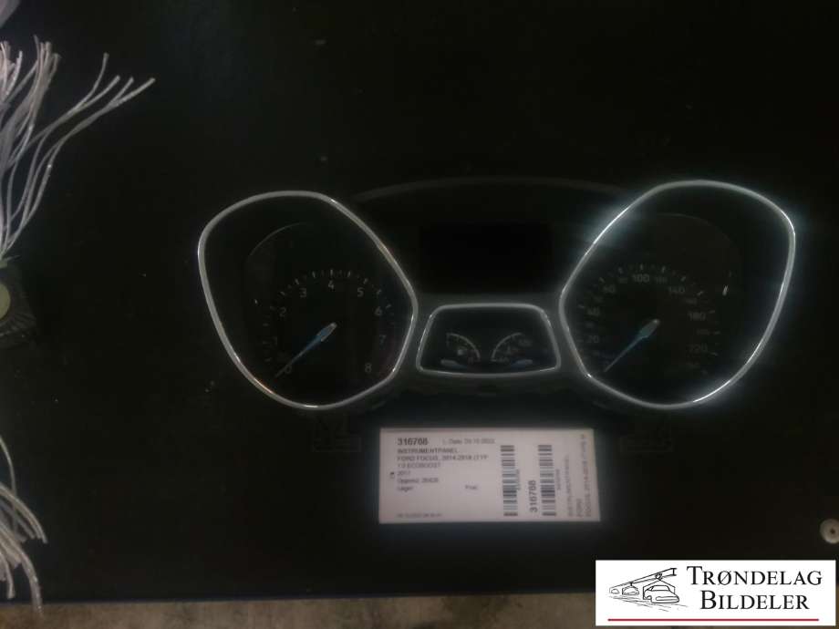 Instrumentpanel til Ford Focus, 2014-2018 (Type III, Fase 2)  (FORD|F1ET-10849-BJS)