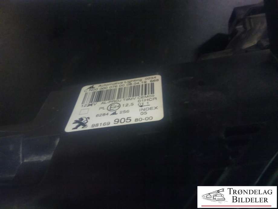 Frontlykt høyre halogen til Peugeot 308 2013-2021 (Type II)  (AL|C N00 000 076 00|9816990580-00|)
