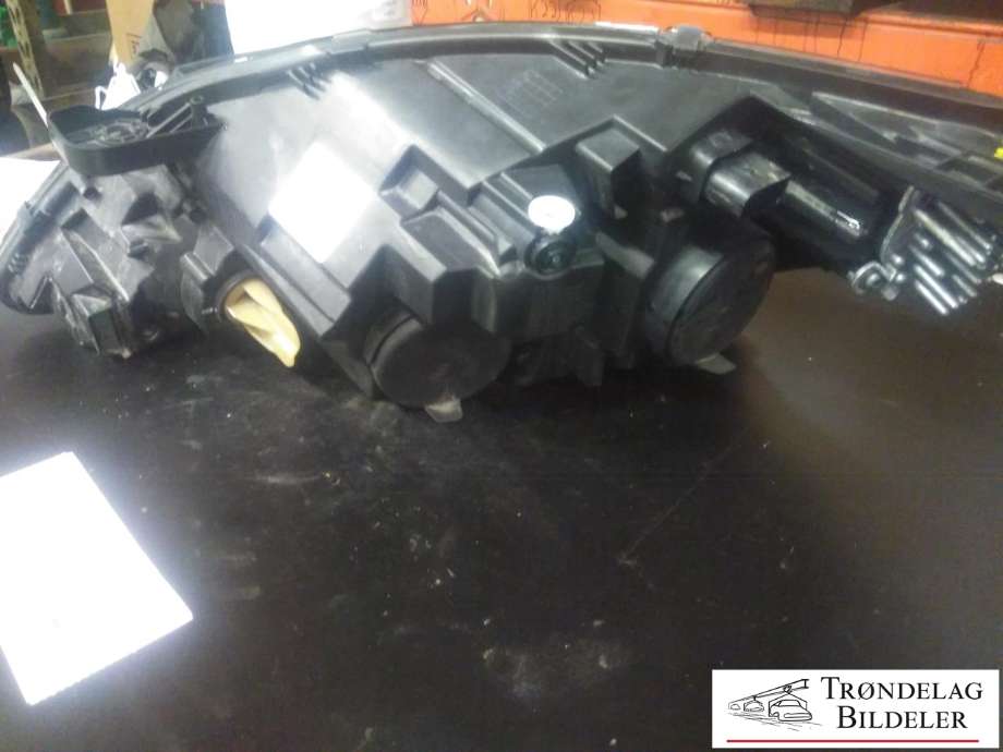 Frontlykt høyre halogen til Peugeot 308 2013-2021 (Type II)  (AL|C N00 000 076 00|9816990580-00|)