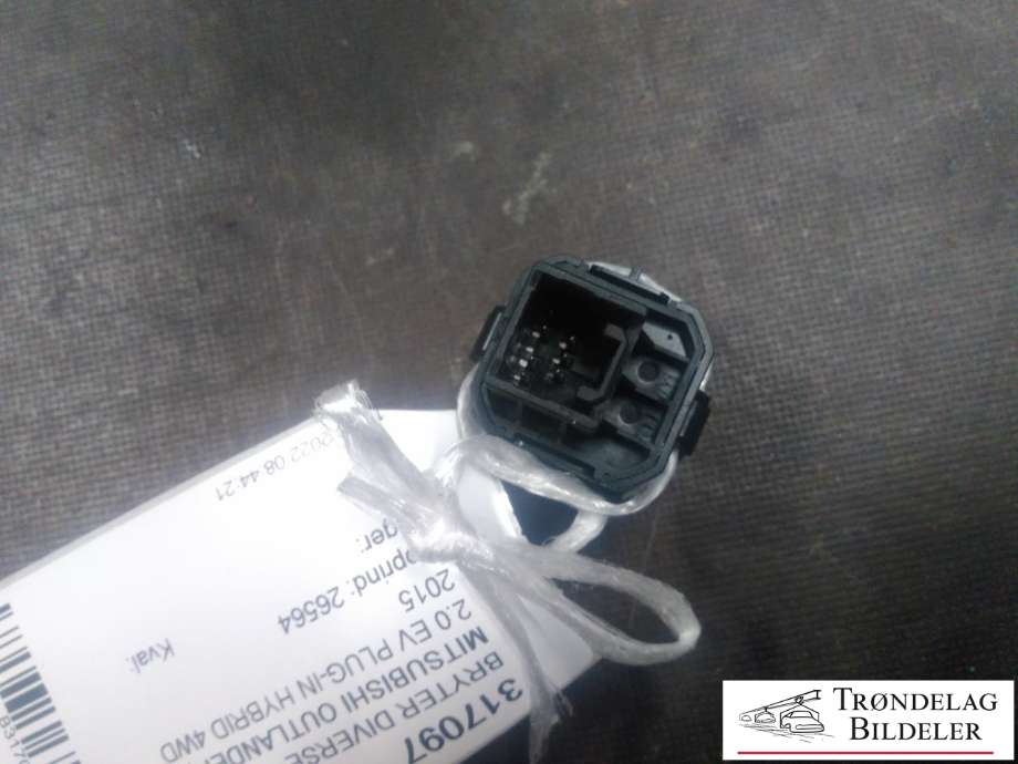Bryter diverse til Mitsubishi Outlander 2015-->> (Type III, Fase 2)  (8602A079|)
