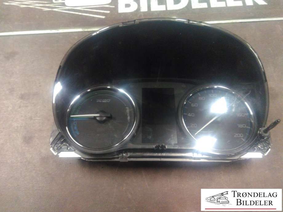 Instrumentpanel til Mitsubishi Outlander, 2015-->> (Type III, Fase 2)  (8100C455)