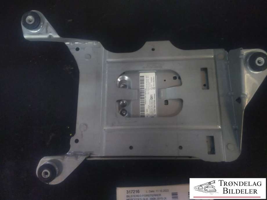 Bilstereo forsterker til Mercedes GLK 2008-2015 (X204) (X204) (HERMANN/BECKER|A 204 870 90 94|81600463|)