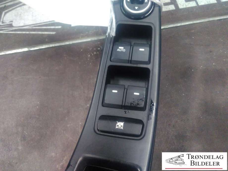 Bryter ruteheis førerdørspanel til Hyundai i20 2015-2020 (Type II)  (60929039793570-C8110|)
