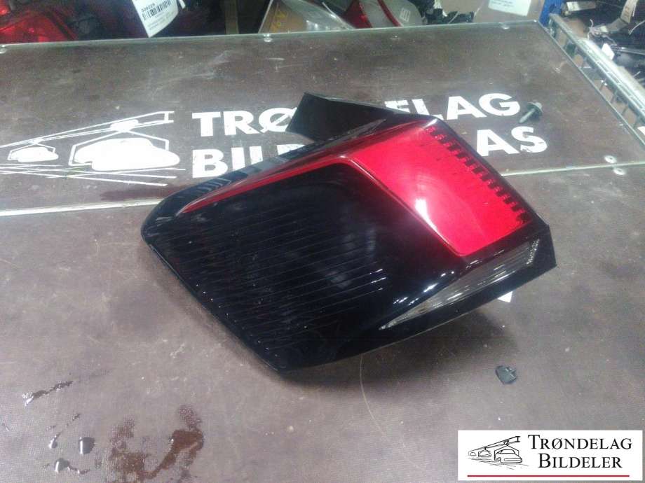 Baklykt venstre ytre til Peugeot 3008 2016-->> (Type II) (9810477180|)