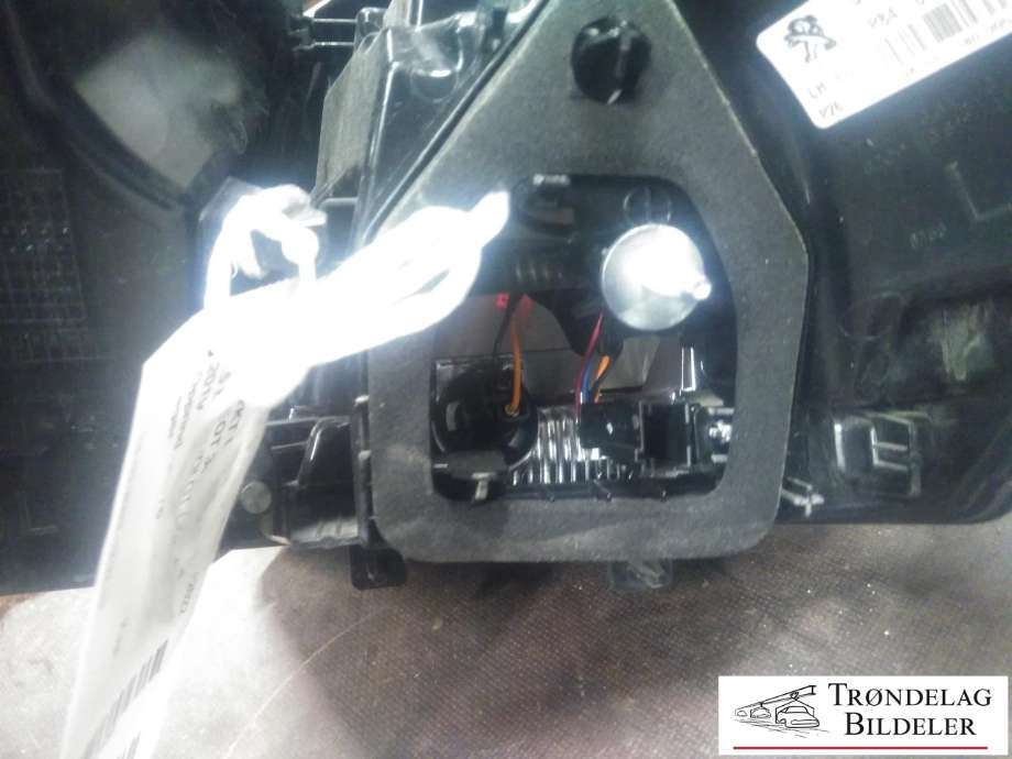 Baklykt venstre ytre til Peugeot 3008 2016-->> (Type II) (9810477180|)