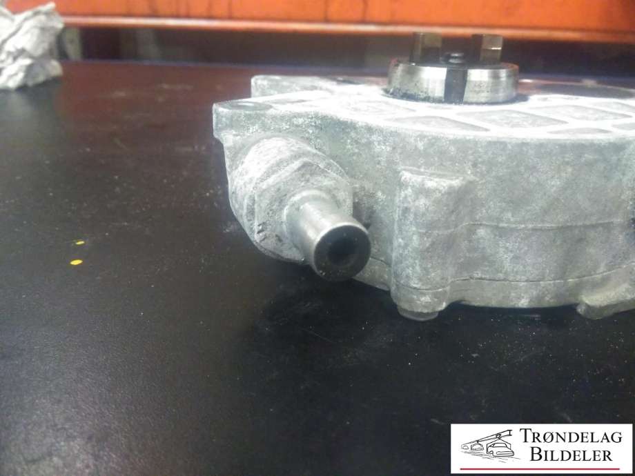 Vakuumpumpe til VW Passat 2011-2015 (B7) (B7) (BOSCH|03L 145 100 F|)