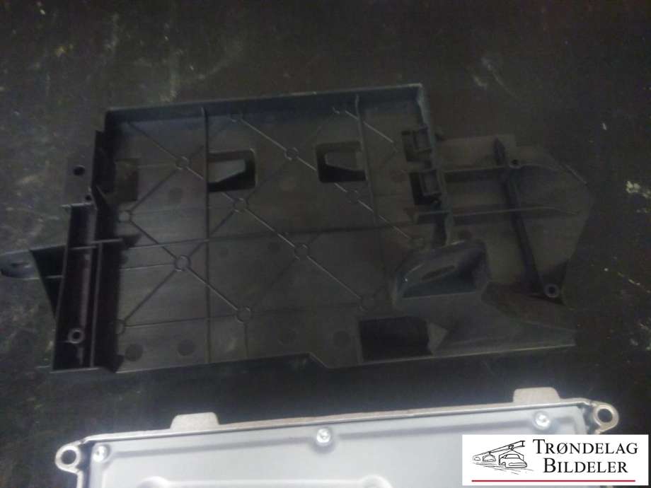 Bilstereo forsterker til Audi Q5 2008-2012 (Type I, Fase 1)  (8R0 035 223 G|8R0 035 223 F|8R0 035 464)
