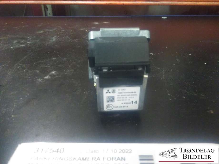 Parkeringskamera foran til Mitsubishi Outlander 2012-2015 (Type III, Fase 1)  (MITSUBISHI|10110446-00|90501NEH0000L|)