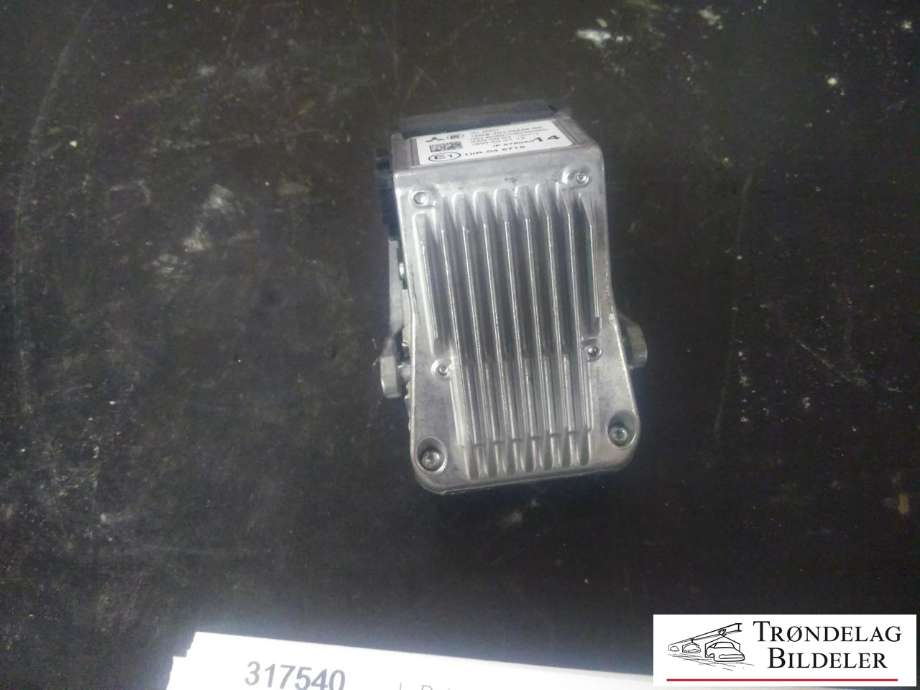 Parkeringskamera foran til Mitsubishi Outlander 2012-2015 (Type III, Fase 1)  (MITSUBISHI|10110446-00|90501NEH0000L|)