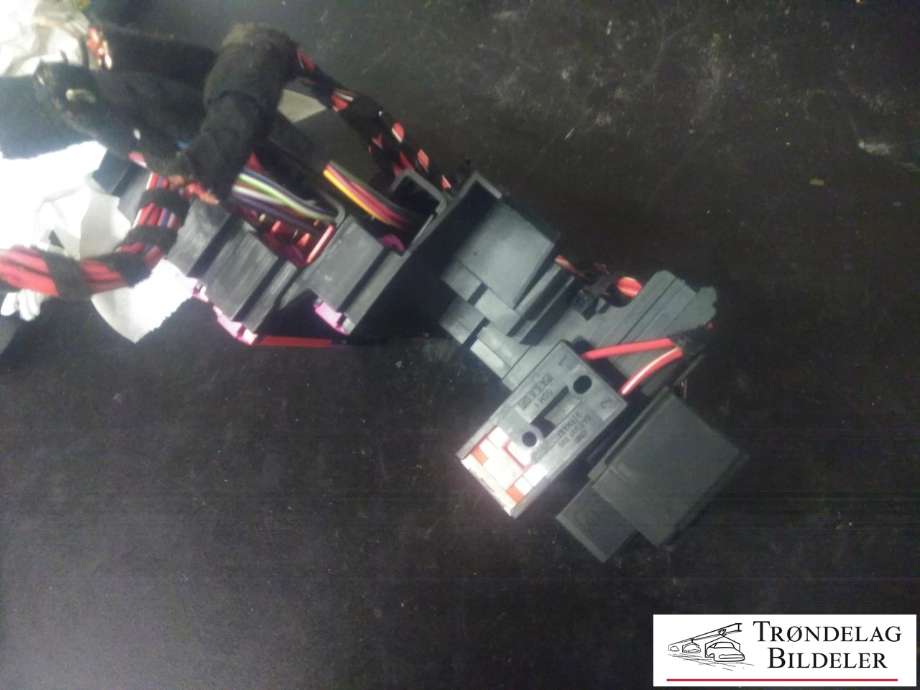 Sikringsboks bagasjerom til Audi Q5 2008-2012 (Type I, Fase 1)  