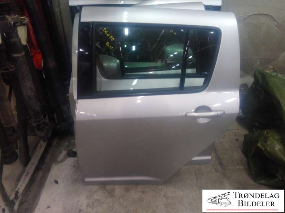 Dør venstre bak til Suzuki Swift 2005-2010 (6800463J00|)