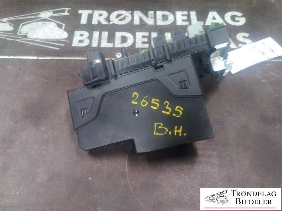 Sikringsboks bagasjerom til Mercedes C-Klasse 2011-2014 (Fase 2) (W204) (W204) (MERCEDES-BENZ|5DK 009 225-89|204 906 01 05|204 901 96 02)