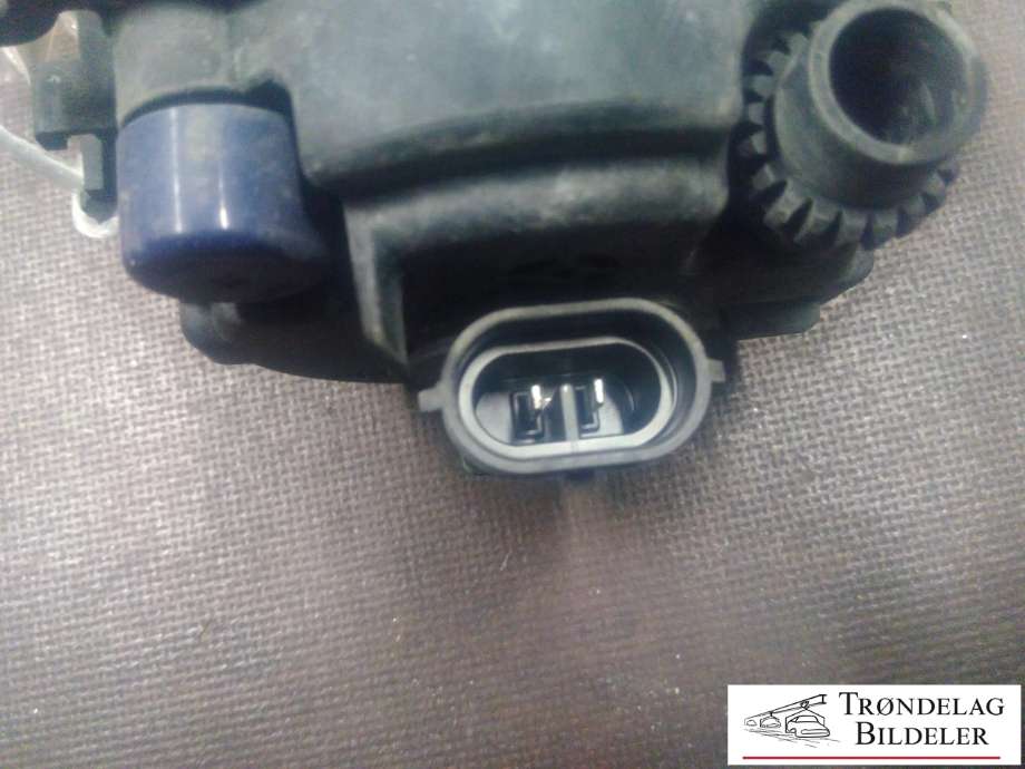 Tåkelykt høyre foran til Suzuki SX4 S-CROSS 2013-->> (Type II)  (89203951|6208F9|MN142091|89210094|8200074008|620639|95563116300|35500-62J01|35500-63J02|35500-63J03|4709052|4711230|26150-EB500|26154-4A00C|2N11-15201-AB|620662|35500-63J04|35500-62J00|95509057|4700132|26150-VD30A|26154-4A00D|1209177|6208Y2|35500-63J00|26155-EB500|26154-4A00G|6710027|4711474|9316987|35500-63J01|93193892|95507154|26150-VD300)